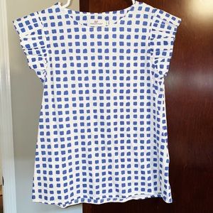 White and blue vineyard vines shirt